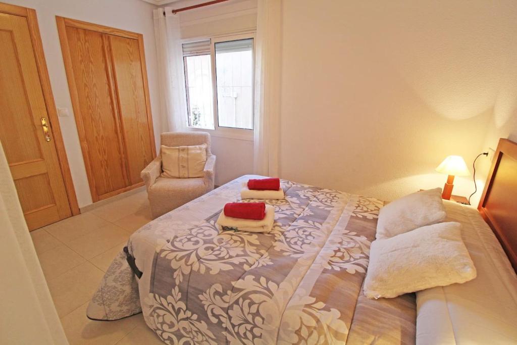 Zdjęcie z galerii obiektu Bungalow con terraza, piscina y vistas al mar w mieście Gran Alacant