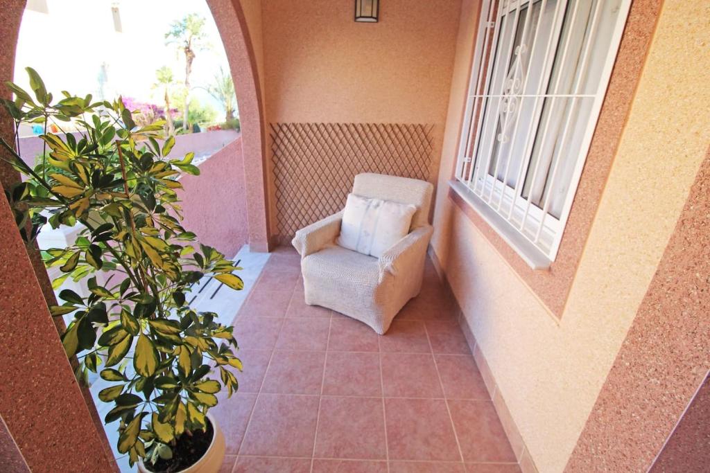 Zdjęcie z galerii obiektu Bungalow con terraza, piscina y vistas al mar w mieście Gran Alacant