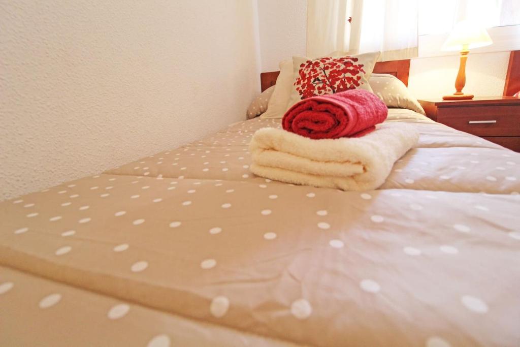 Zdjęcie z galerii obiektu Bungalow con terraza, piscina y vistas al mar w mieście Gran Alacant