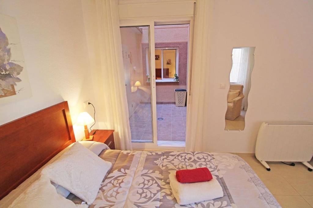 Zdjęcie z galerii obiektu Bungalow con terraza, piscina y vistas al mar w mieście Gran Alacant