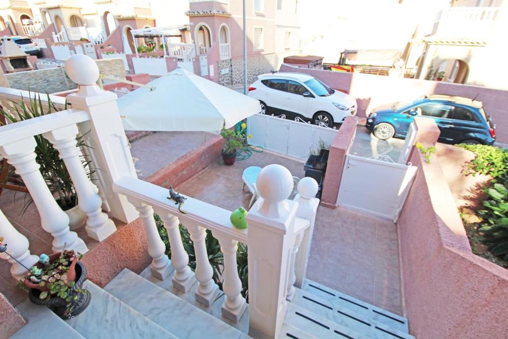 Zdjęcie z galerii obiektu Bungalow con terraza, piscina y vistas al mar w mieście Gran Alacant