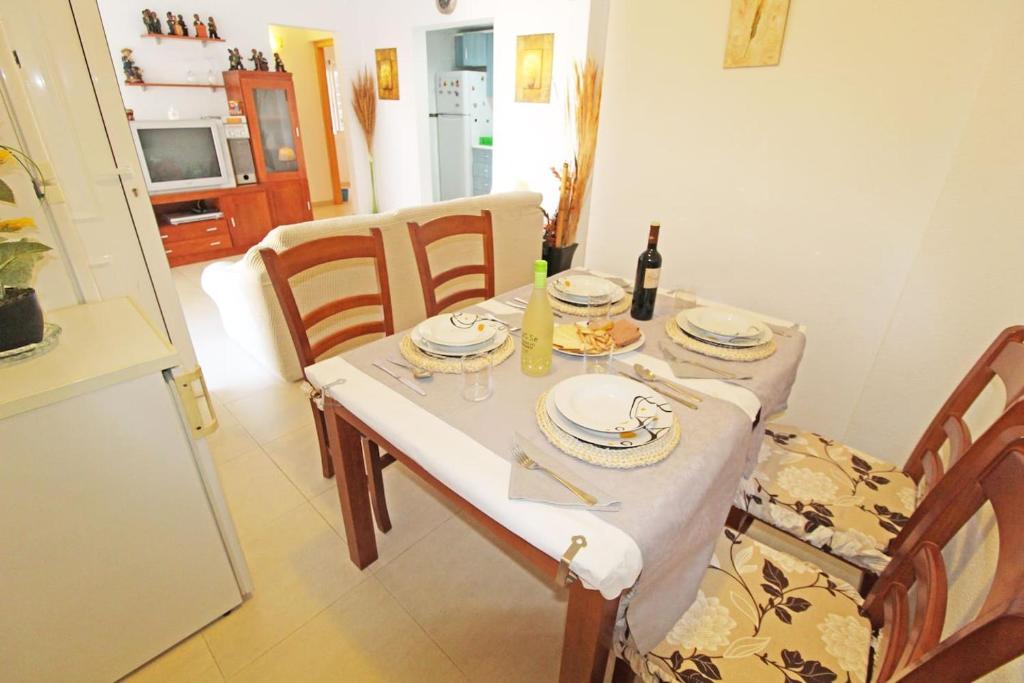 Zdjęcie z galerii obiektu Bungalow con terraza, piscina y vistas al mar w mieście Gran Alacant