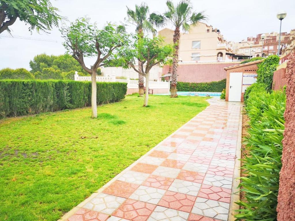 Zdjęcie z galerii obiektu Bungalow con terraza, piscina y vistas al mar w mieście Gran Alacant