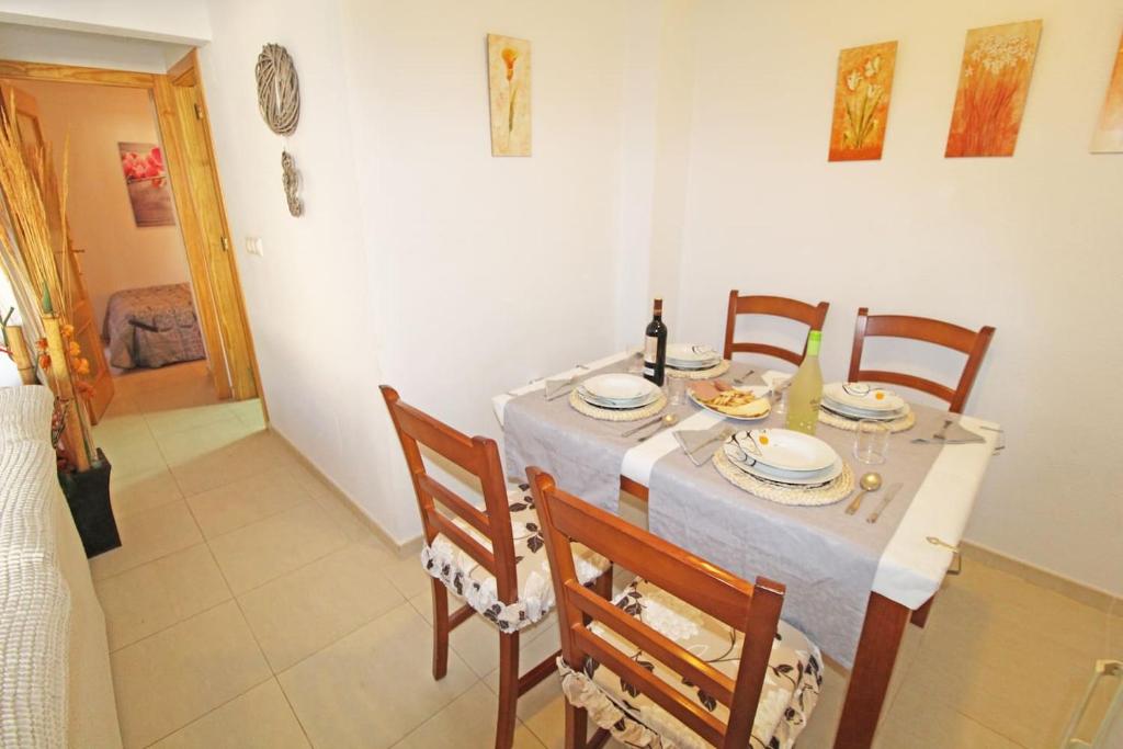 Zdjęcie z galerii obiektu Bungalow con terraza, piscina y vistas al mar w mieście Gran Alacant