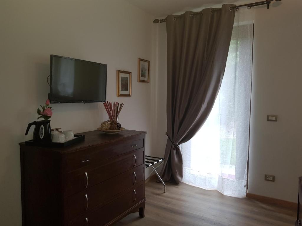 TV a/nebo společenská místnost v ubytování Cascina Ghitin Relais