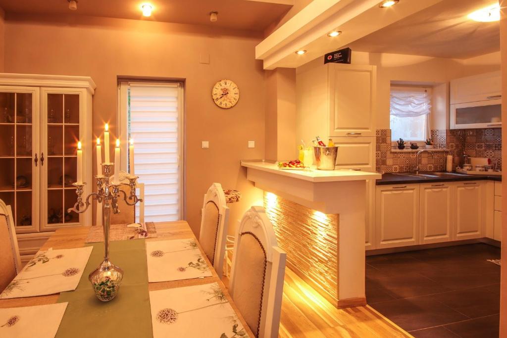 Holiday house Leona - Holiday Home