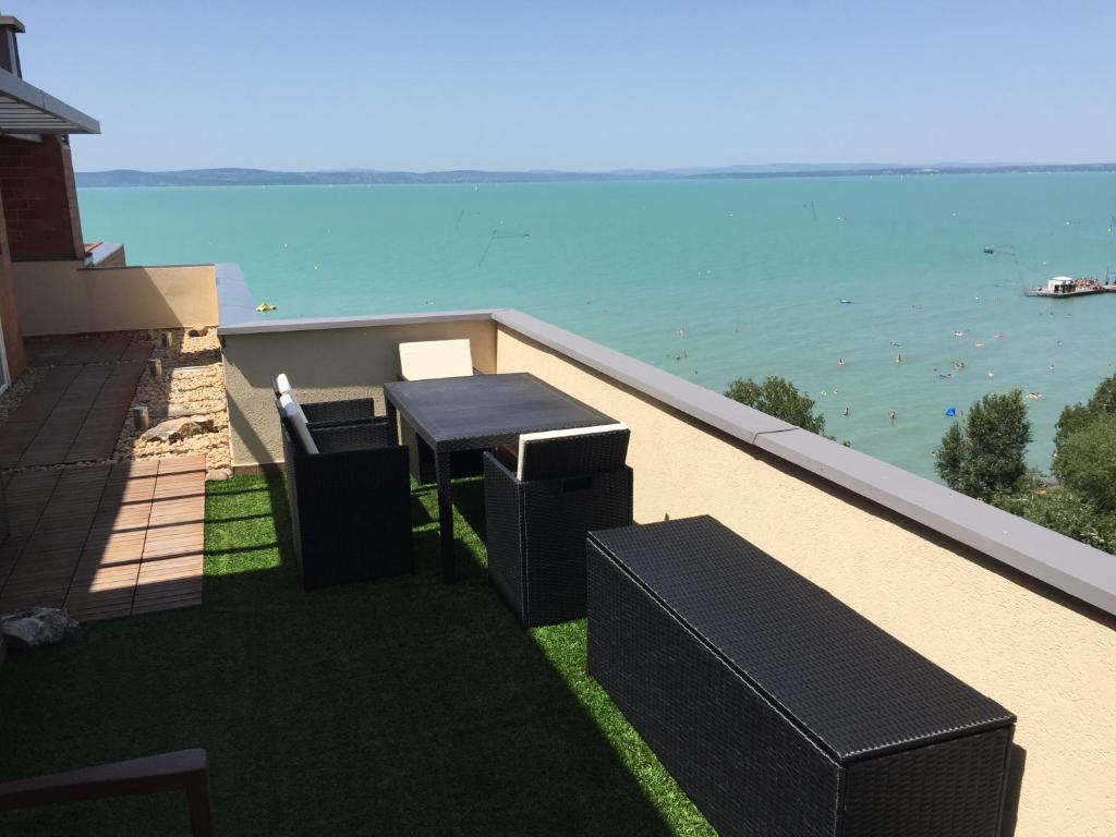 Galerius Harmony Penthouse - Penthouse Suite With Balcony And Lake View