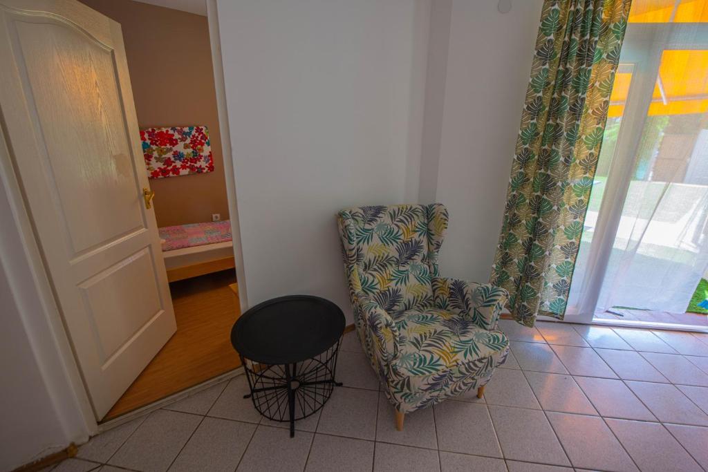 Posezení v ubytování Hullam Rooms Siofok