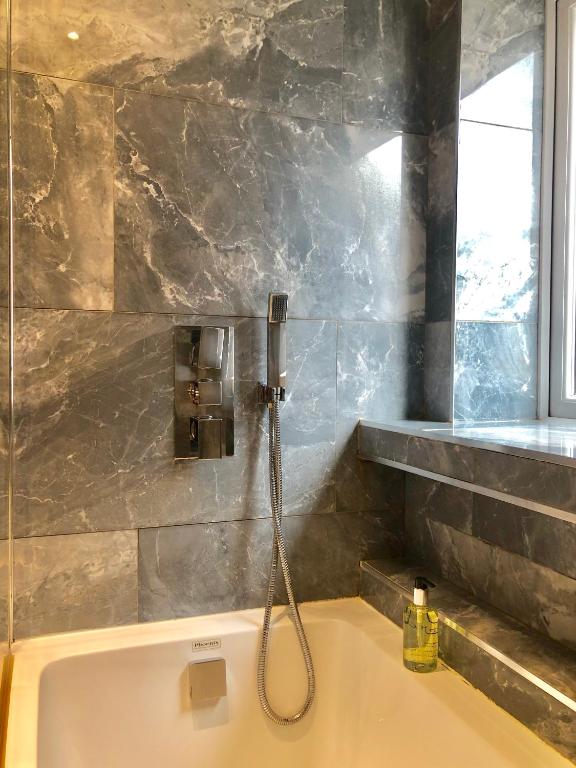 Stylish Apartments in Victoria & Westminster - One-Bedroom Apartment