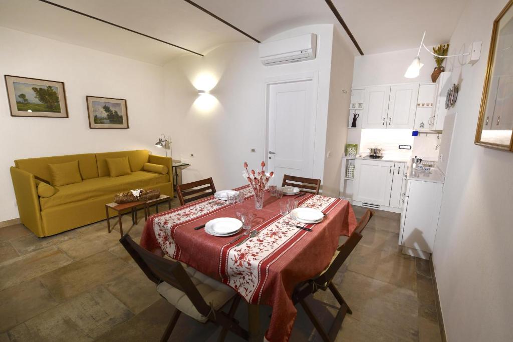 A seating area at Casa delle Rocche