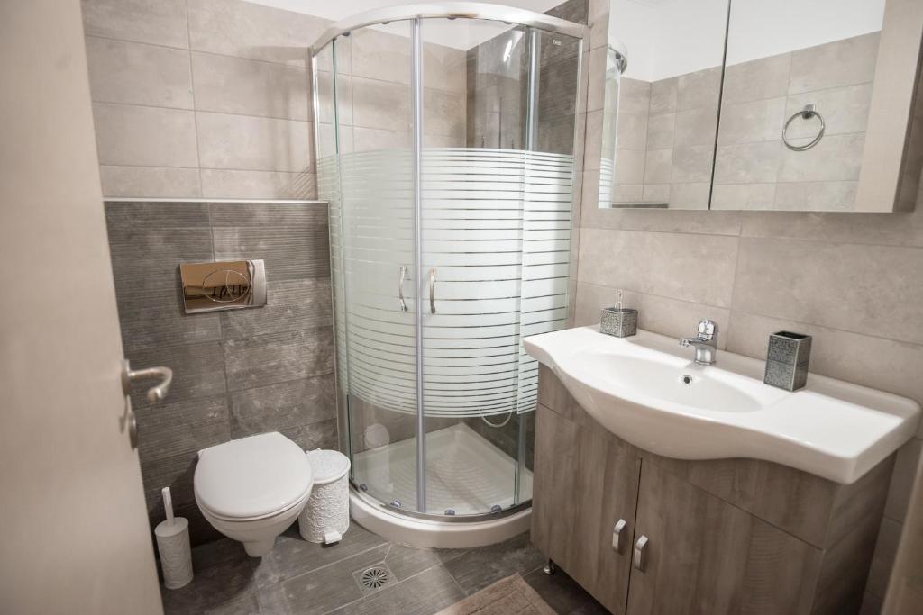 Koupelna v ubytování Camping & Rooms Kariotes