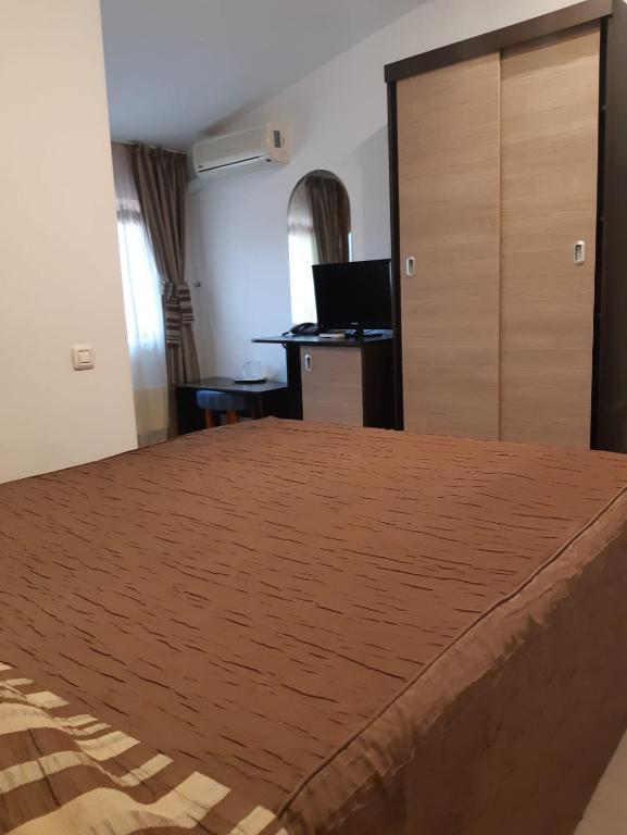 Postel nebo postele na pokoji v ubytování Hotel Royal