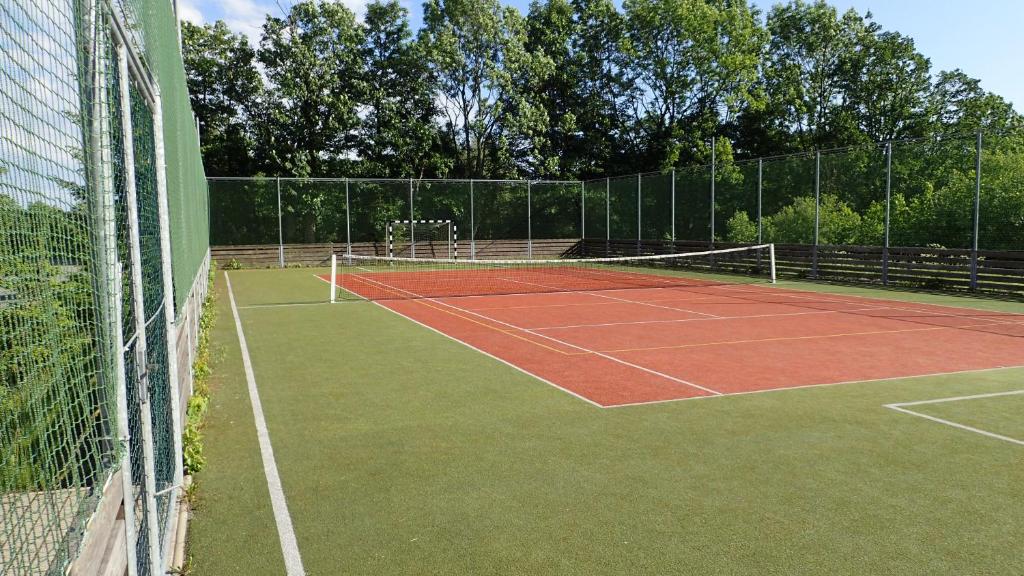 Tenis a/nebo squash v ubytování Apartmán Říčky 23 nebo okolí