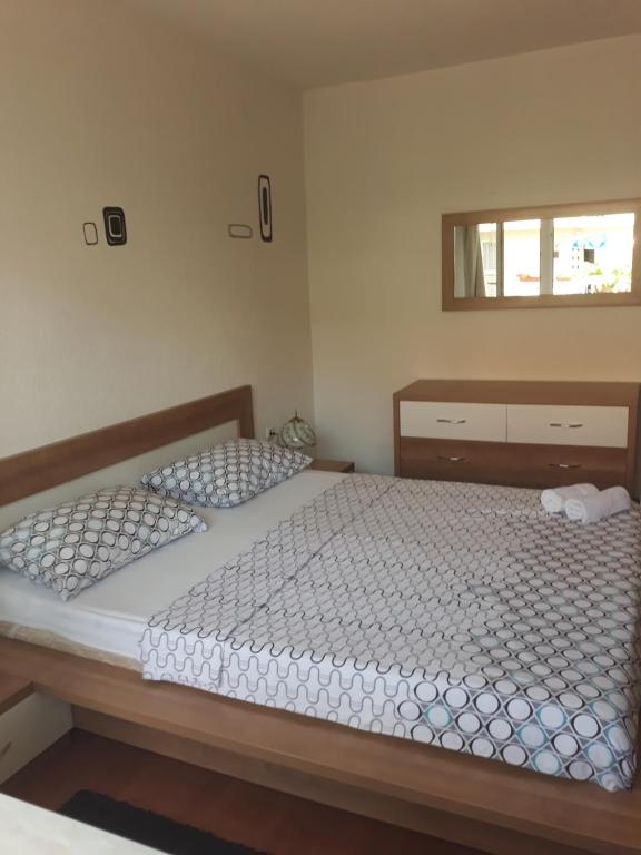 a bedroom with two twin beds and a mirror at Apartman Anita in Livno