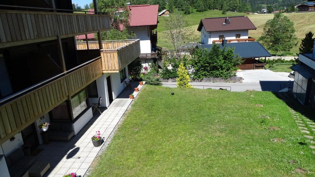 Vonkajšia záhrada v ubytovaní EMERALD APARTMENT