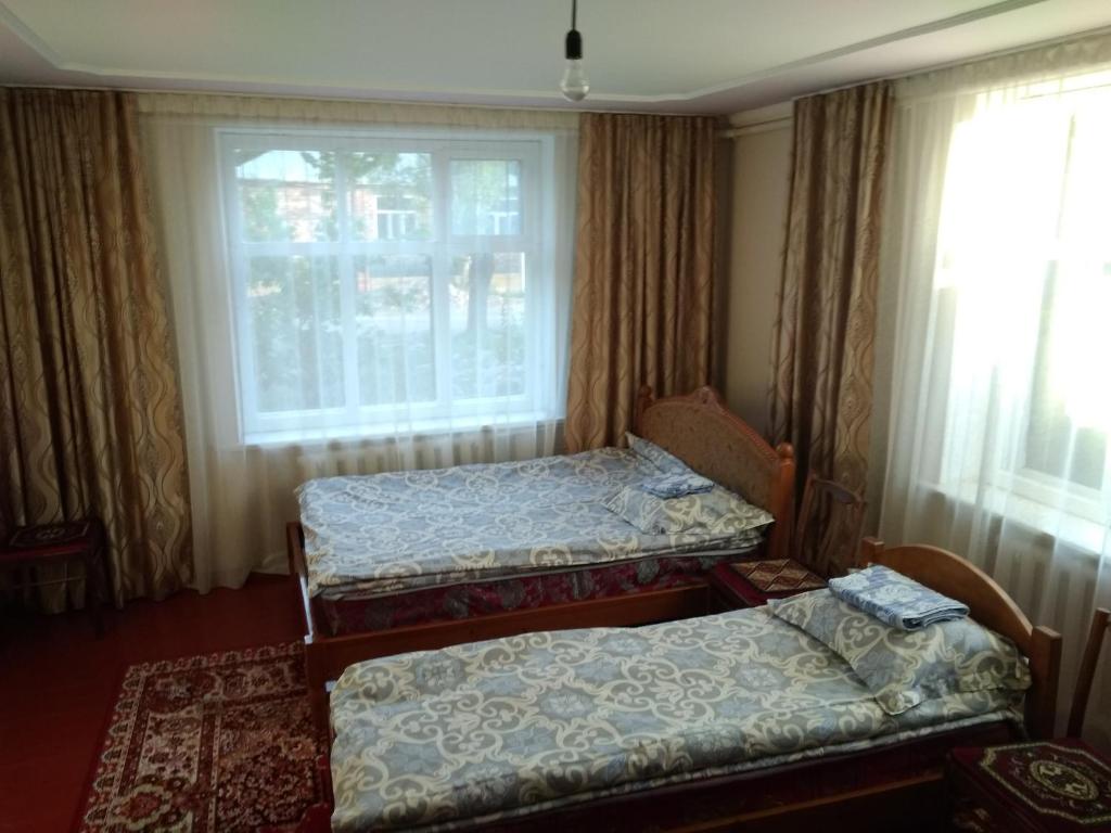 Meerim Guest House - Standaard Viervoudige Kamer