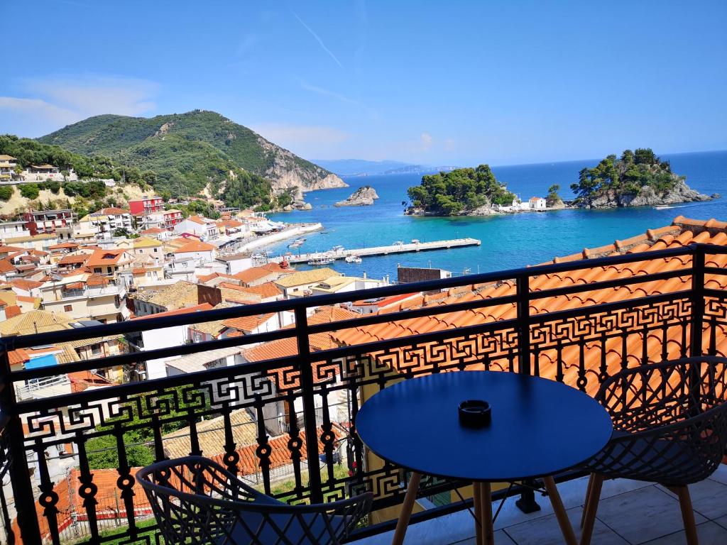 *The Balcony-Luxury family house in city center *, Parga (updated ...