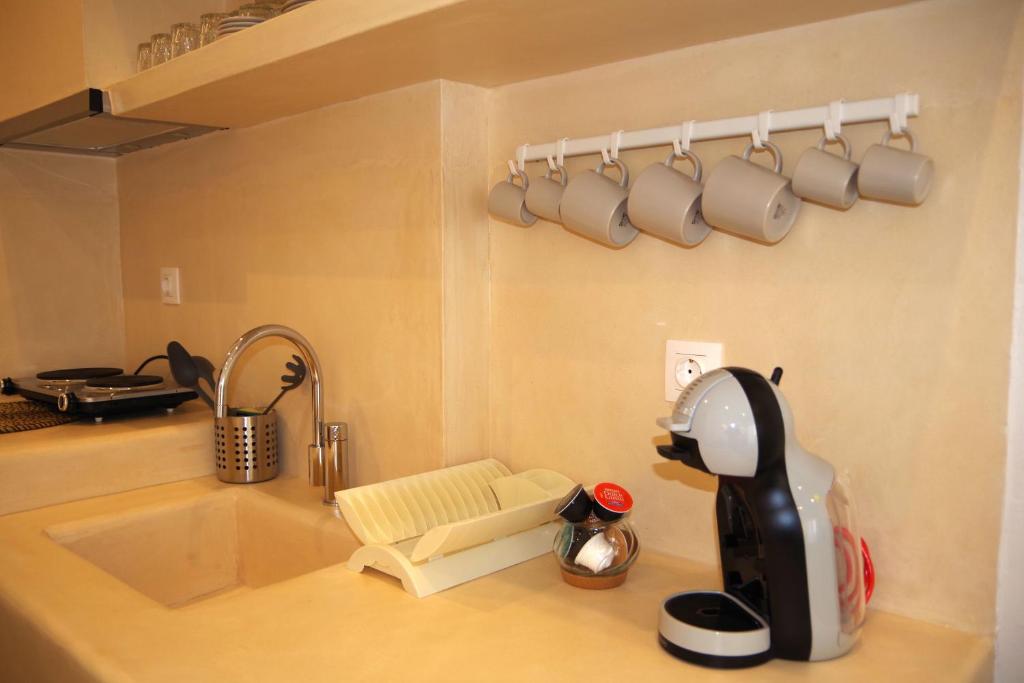 Kuchyň nebo kuchyňský kout v ubytování Xenios Zeus Apartments