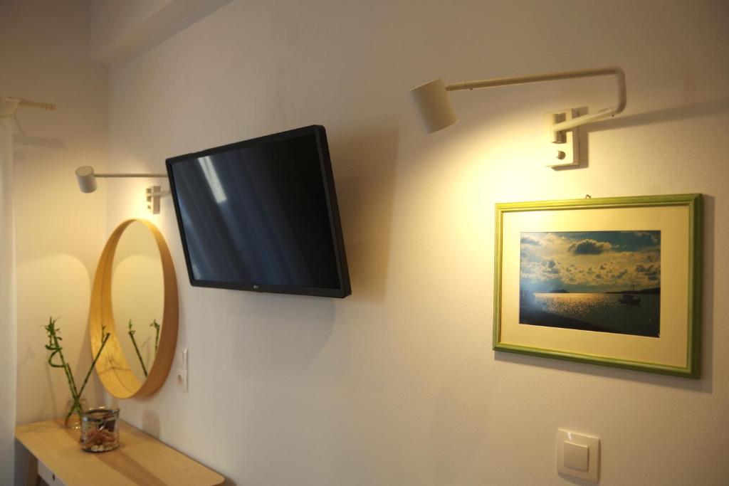 TV a/nebo společenská místnost v ubytování Xenios Zeus Apartments