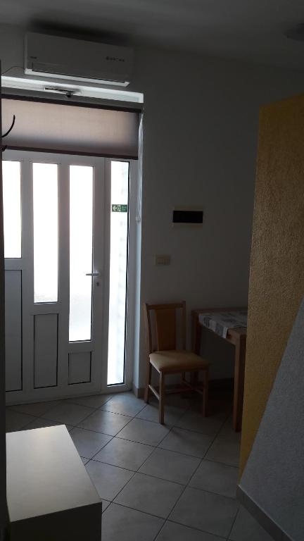 Un lugar para sentarse en Studio apartman Latica