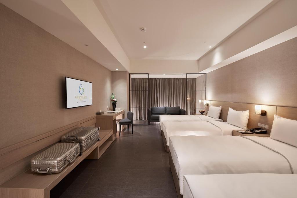 Letto o letti in una camera di Grand Bay Resort Hotel