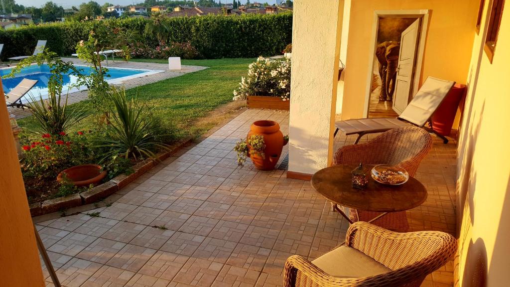 Bazén v ubytování B&B Villa Fiorini nebo v jeho okolí