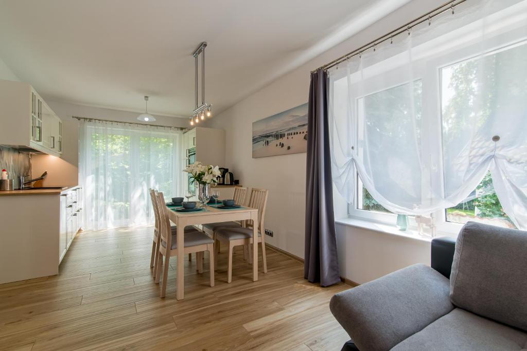 Posedenie v ubytovaní Praia Apartments - 200m do Plaży Orłowo - Parking - Apartament Laguna