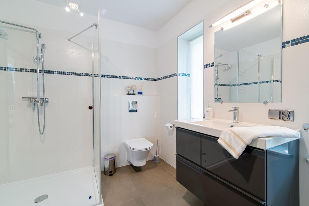 Kúpeľňa v ubytovaní Praia Apartments - 200m do Plaży Orłowo - Parking - Apartament Laguna