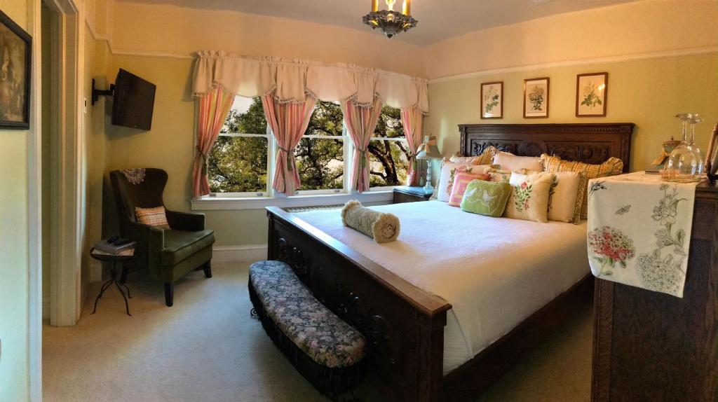 The Inn on Knowles Hill Bed & Breakfast Hotel - Rey Suite