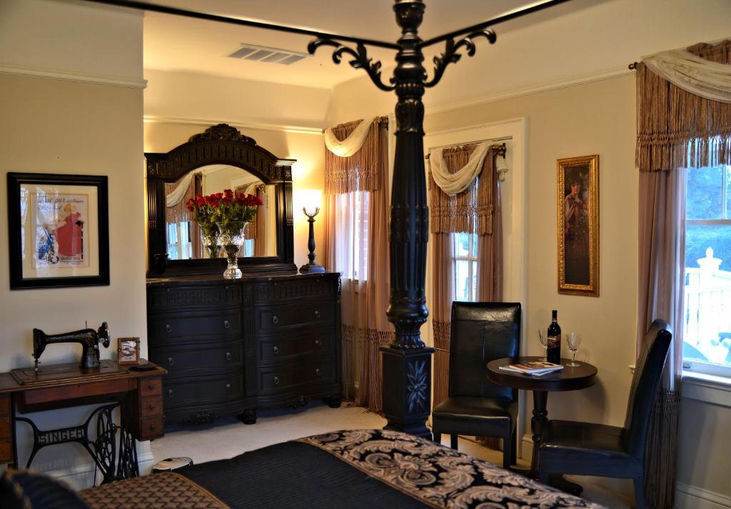 The Inn on Knowles Hill Bed & Breakfast Hotel - Room King Superior