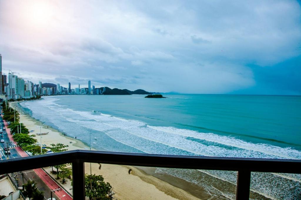  Apto Boutique Baln Camboriu frente mar pe na areia deslumbrante vista mar HIGIENIZADO TOTAL para COMVIDA-20