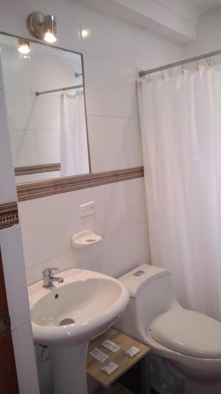 Koupelna v ubytování Hostal Casona Arrambide