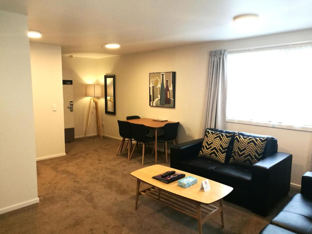 The Victoria Hotel Dunedin - Resim 10