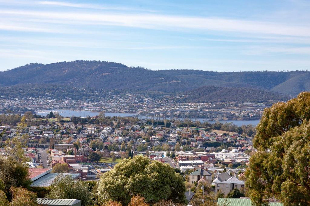 
One-Bedroom Apartment with Harbour View
