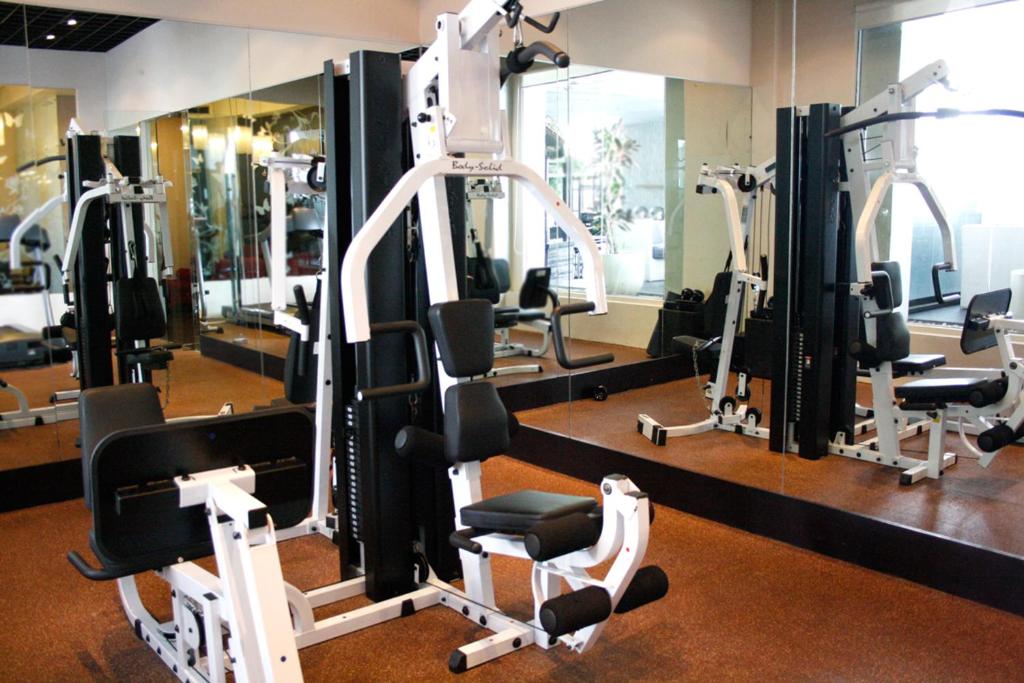 Fitness centrum a/nebo fitness zařízení v ubytování Akmani Hotel Jakarta