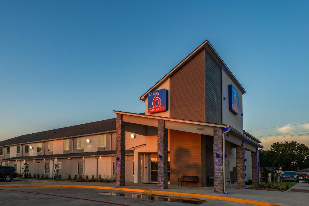 a hotel with a sign on the front of it at Studio 6 Lake Charles in Lake Charles