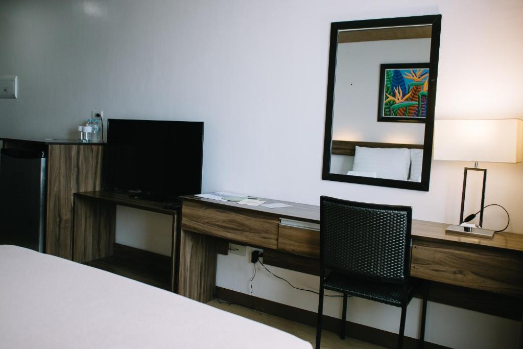 TV a/nebo společenská místnost v ubytování Leope Hotel