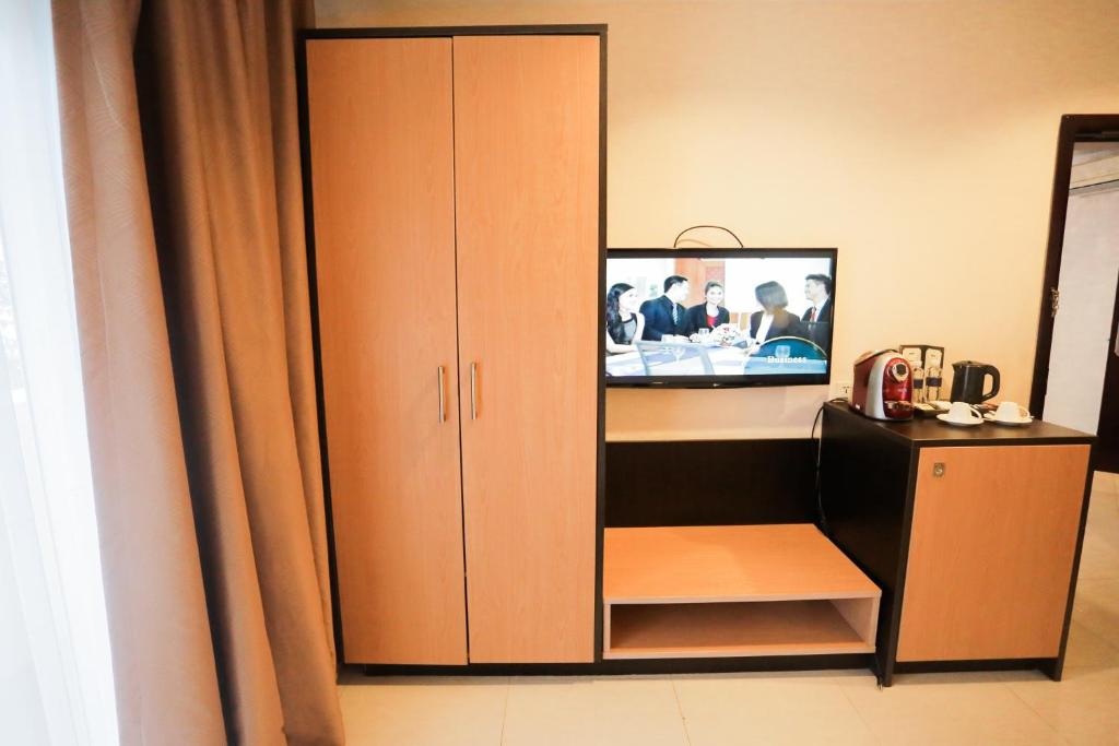 TV a/nebo společenská místnost v ubytování The Lake Hotel Tagaytay
