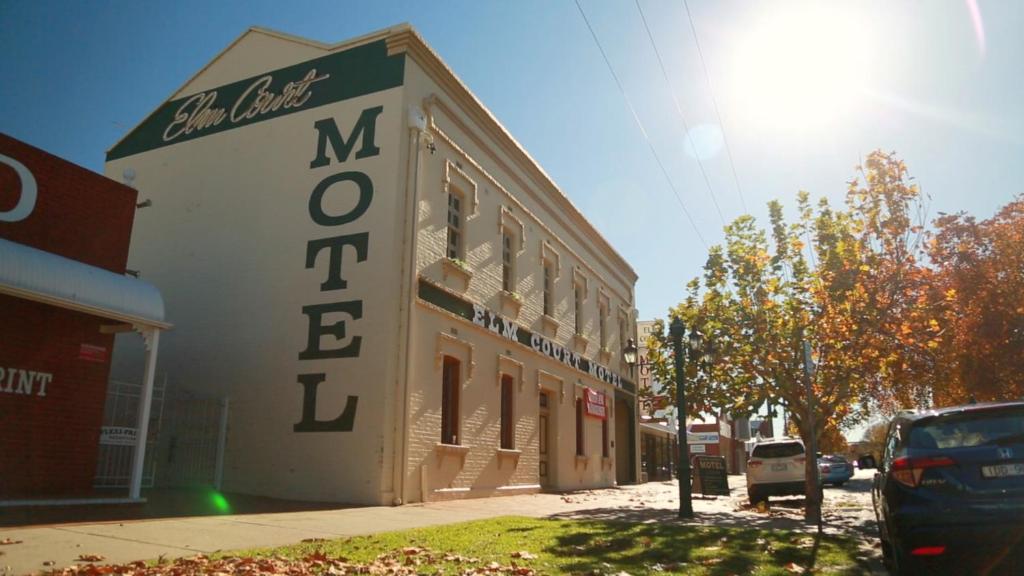 Elm Court Motel SuiteTrails Elm Court Motel SuiteTrails