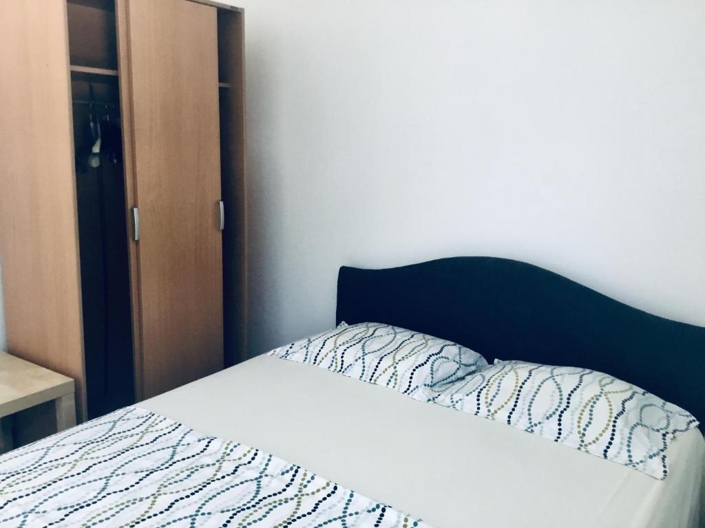 Postel nebo postele na pokoji v ubytování DK Apartmani