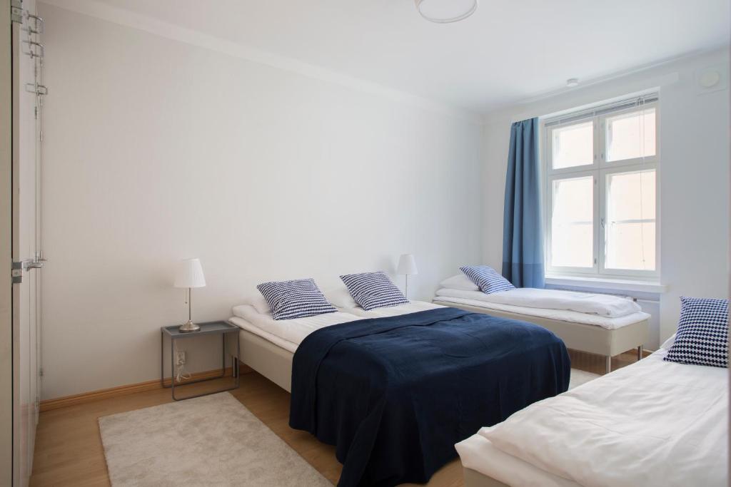 2ndhomes Gorgeous 2BR apartment by the Esplanade Park tesisinde bir odada yatak veya yataklar