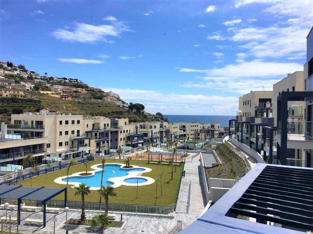 Bazén v ubytovaní RESIDENCIAL PLAYA CABRIA alebo v jeho blízkosti