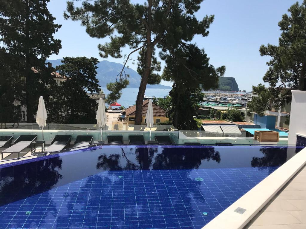 A piscina em ou perto de Hotel Budva