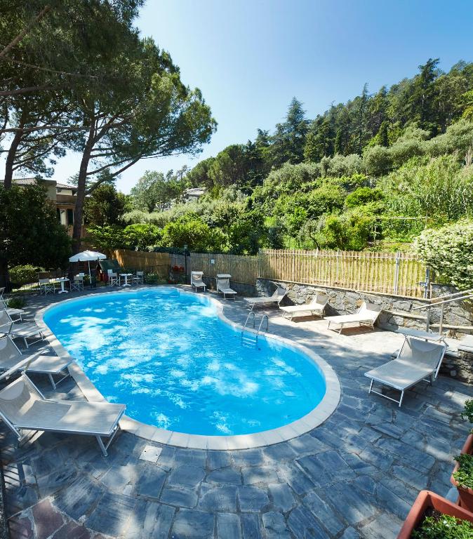 Бассейн в Hotel Villa Adriana или поблизости