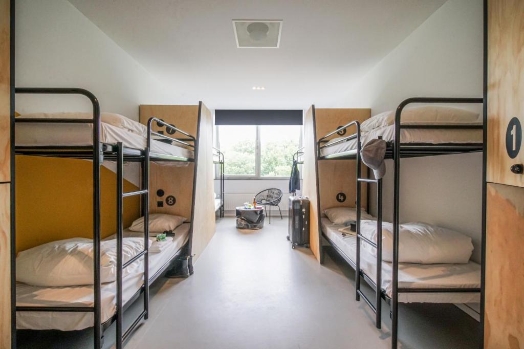 Via Amsterdam - Bed In Gemengde Slaapzaal Met 8 Bedden