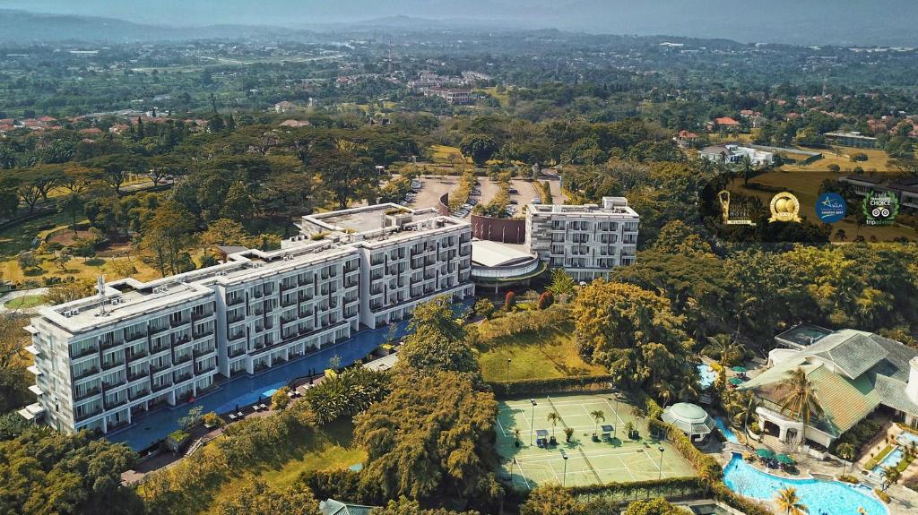 an overhead view of a building with a tennis court at R Hotel Rancamaya in Bogor