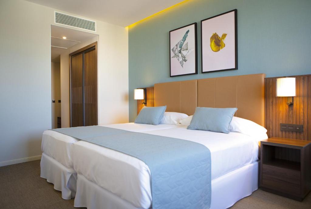 Riu Plaza Españaにあるベッド