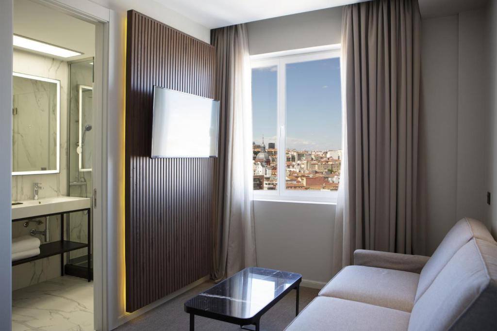 Riu Plaza España - Deluxe Family Twin Room
