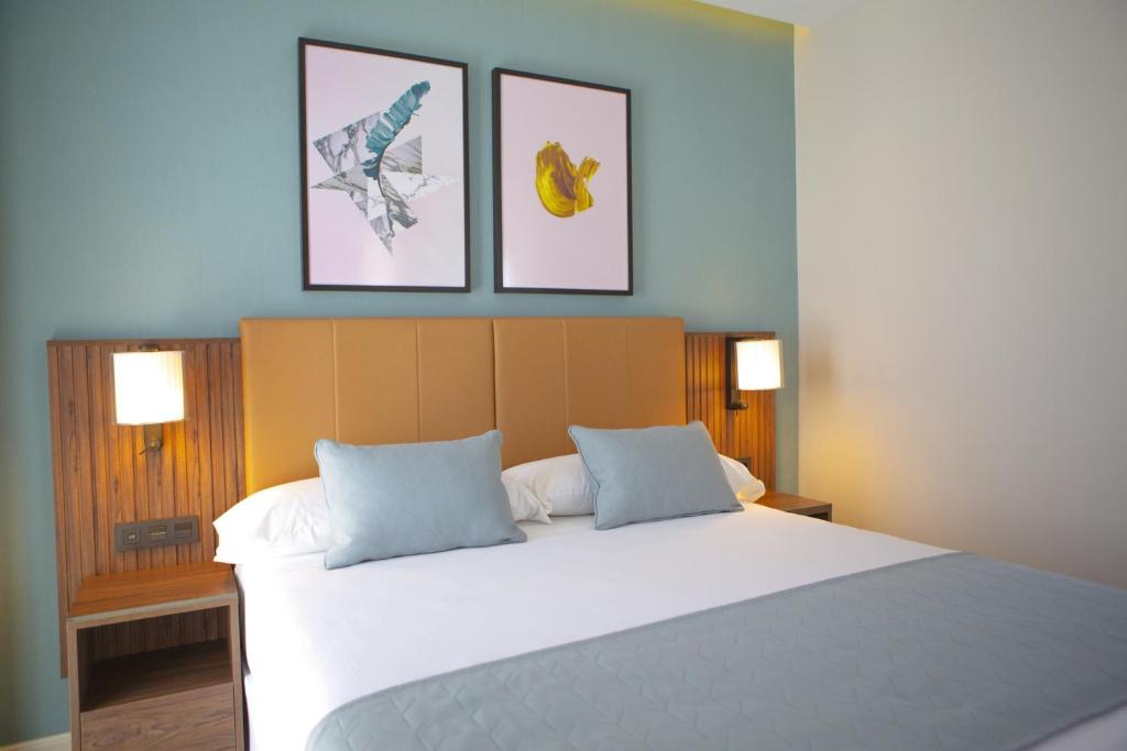 Riu Plaza España - Deluxe Superior King Room With Terrace