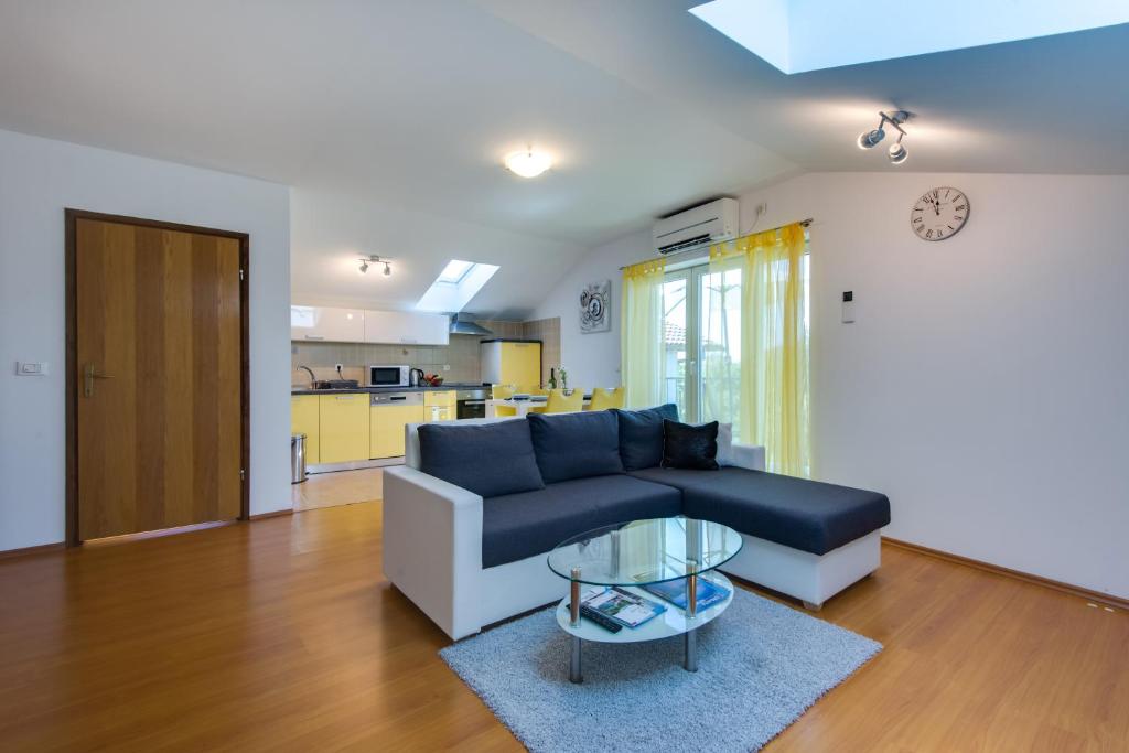 Kuchyň nebo kuchyňský kout v ubytování Apartmani Admiral